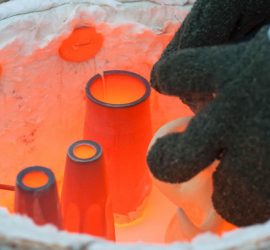 Défournement four raku à la main